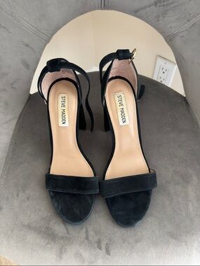 Steve Madden Carson black suede heel